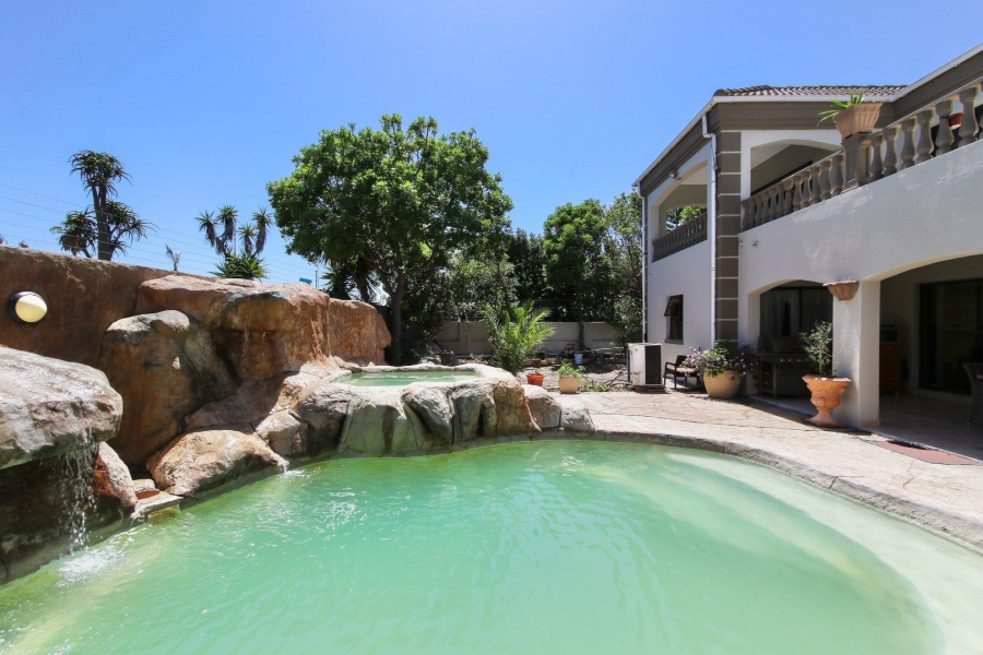 6 Bedroom Property for Sale in Sunset Beach Western Cape